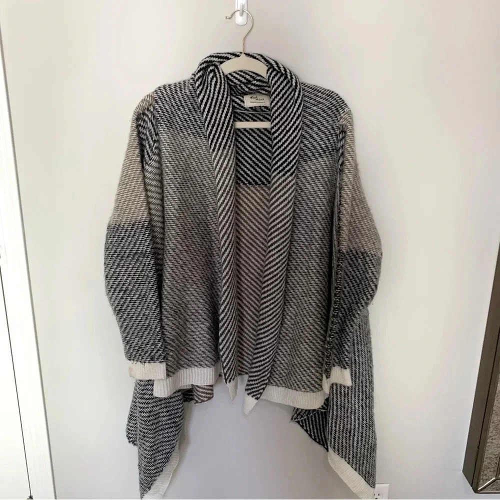 Cotton On Waterfall Neutral Color Striped Cozy Cardigan Size M/L